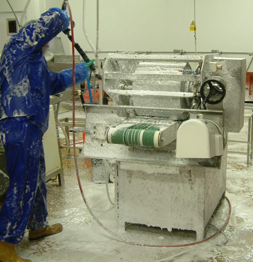 A food operative washing processing equipment